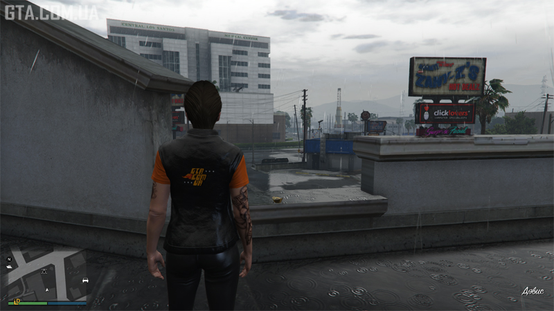 Ямб #9. На даху магазинів поруч з лікарнею в Девісі.