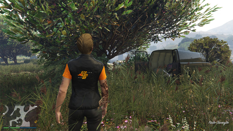 Доказ #5, друге можливе місце. Чорний фургон Vapid Speedo з мачете та сміттєвими мішками у крові неподалік від головного в’їзду на військову базу в Лаго Занкудо.