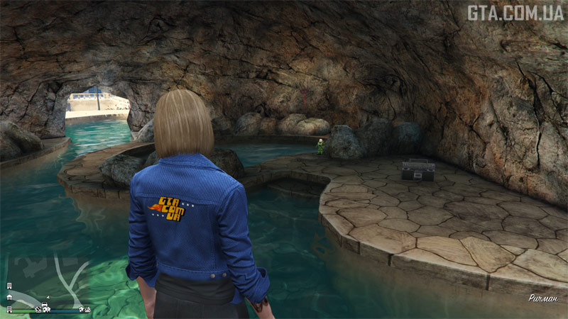 Фигурка #42. В искусственной пещере с бассейном возле особняка в Ричмане.