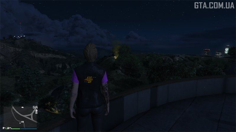 Четвёртый фальшфейер издали.