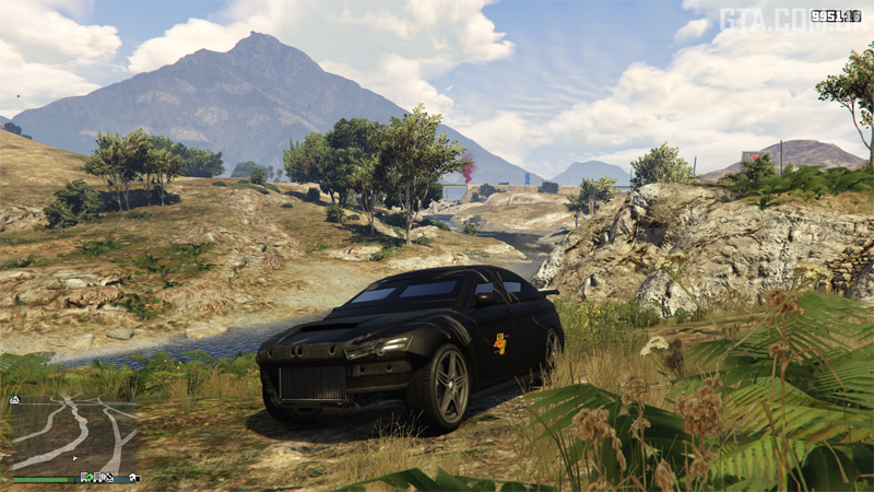 Третий фальшфейер издали.