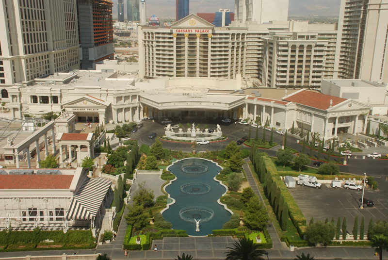 Казино-отель Caesars Palace. Фото из Википедии.