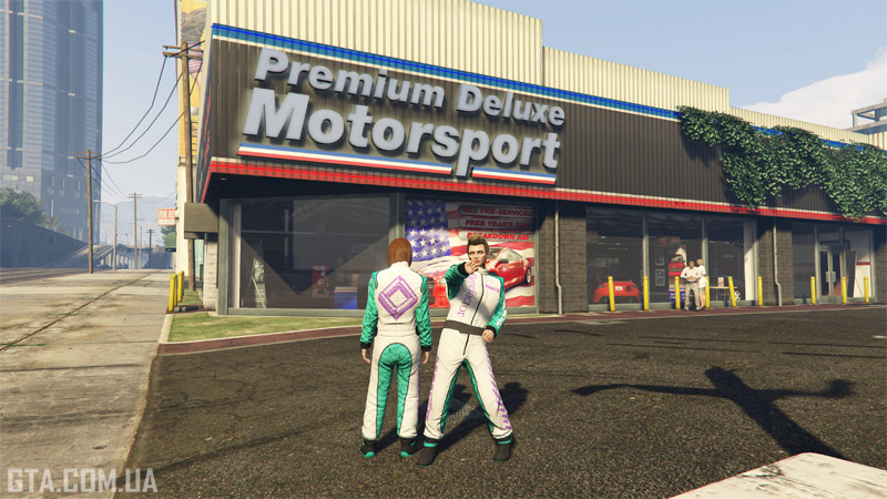 This is the second collaboration between the German automaker Benefactor and the fashion brand Manor.