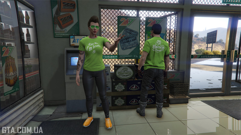 Футболки з написом Kiss Me, I’m Irish — традиційні для Дня святого Патрика.