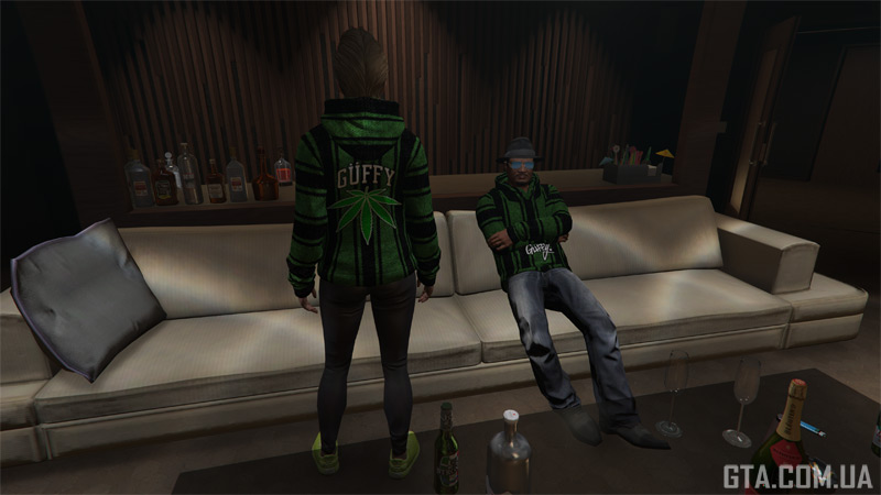 Толстовка-пончо Güffy, схоже, зроблена з конопель.