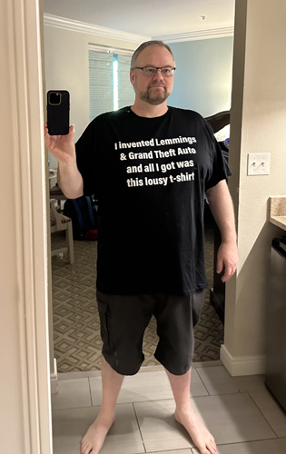 В конце мая Майк Дэйлли, один из главных разработчиков Lemmings и GTA 1, получил от своего бывшего коллеги Колина Андерсона вот такую футболку на день рождение. Отсылку к GTA: Vice City уловили?