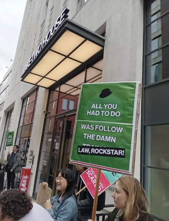 Ещё одна классная отсылка.