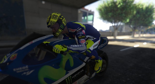 Valentino Rossi M1 Outfit